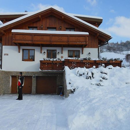 马格斯公寓旅馆 奥什恰德尼察 外观 照片